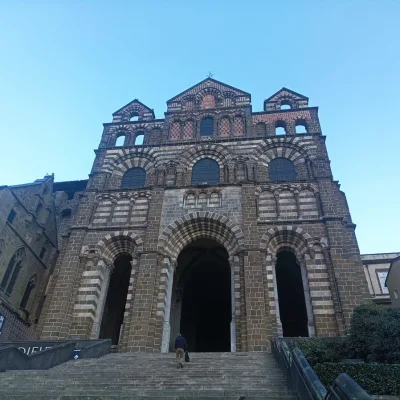 راهنمای تور Le Puy-en-Velay