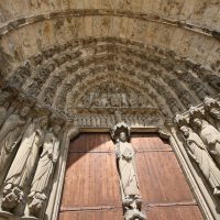 Chartres-i tárlatvezetés