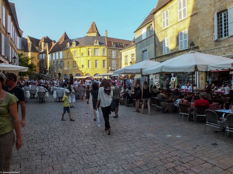 Hướng dẫn viên du lịch Sarlat