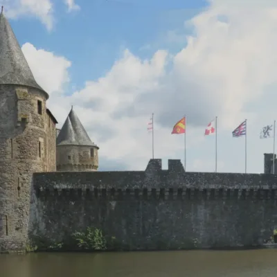 Fougères Tour Guide