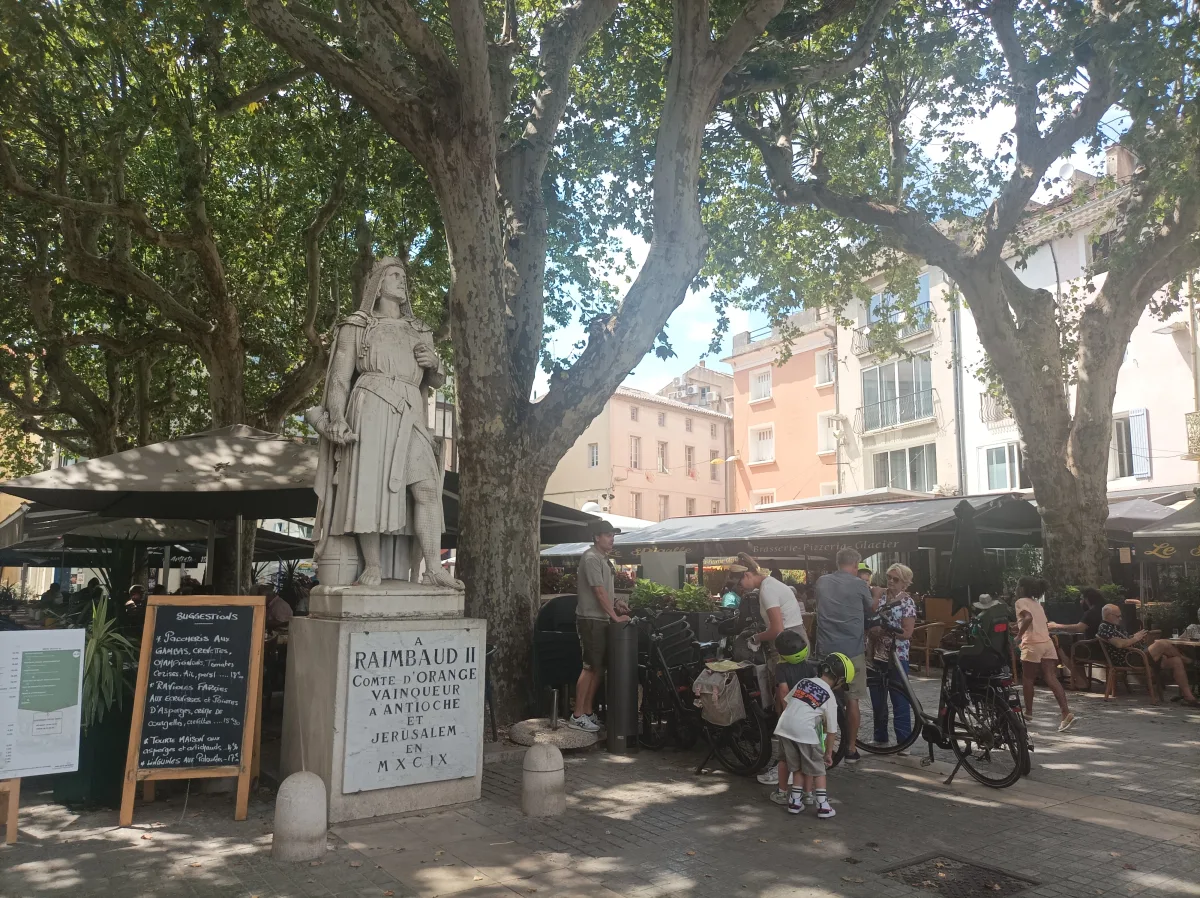 Guida turistica a Orange, Romain Bouchaud
