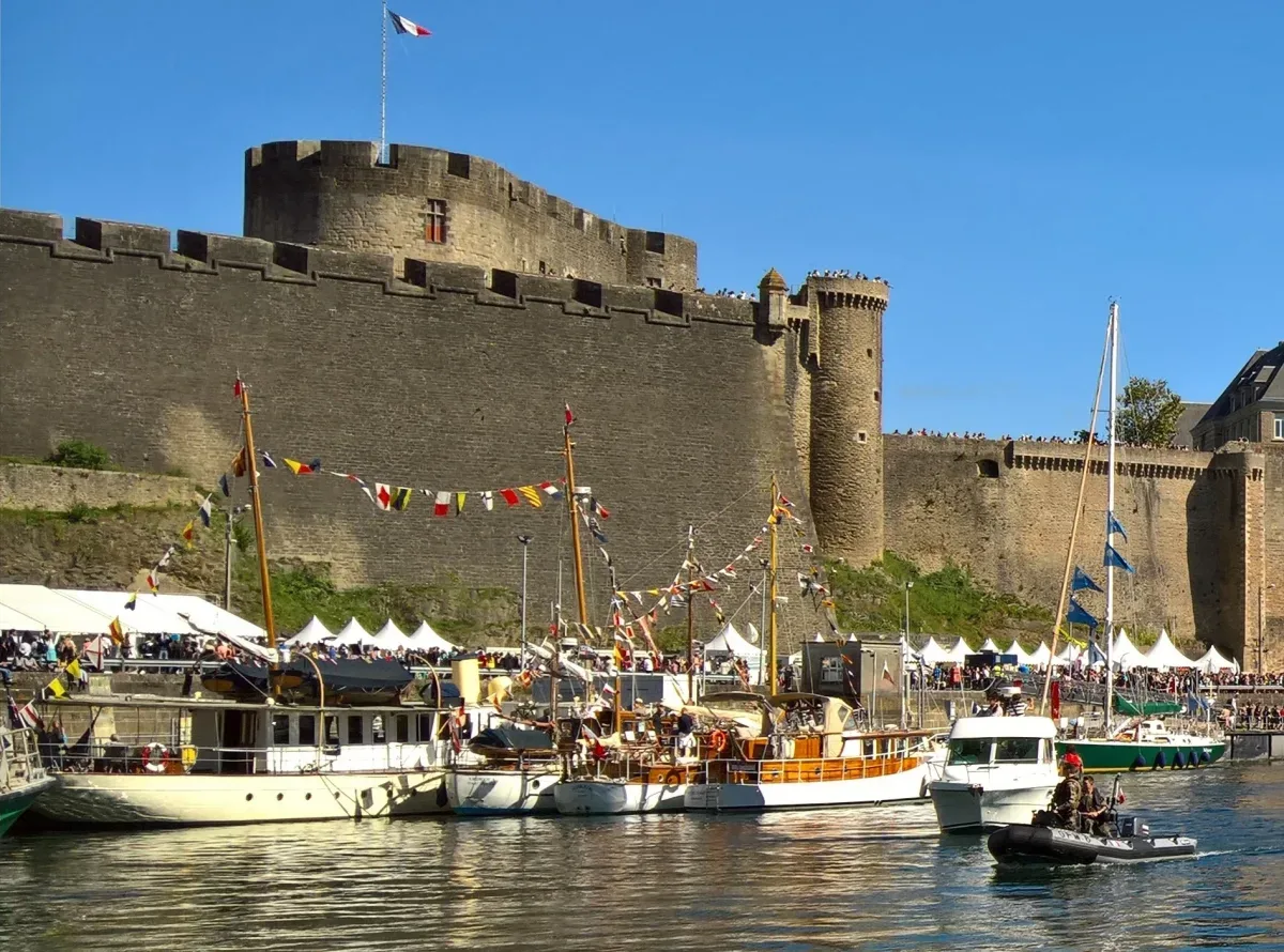 Udhërrëfyes turistik në Brest