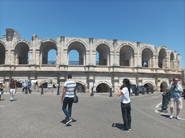Arles tour guide