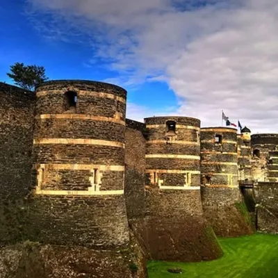 অ্যাঞ্জার্স ট্যুর গাইড