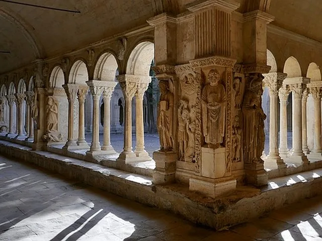 Visit Arles
