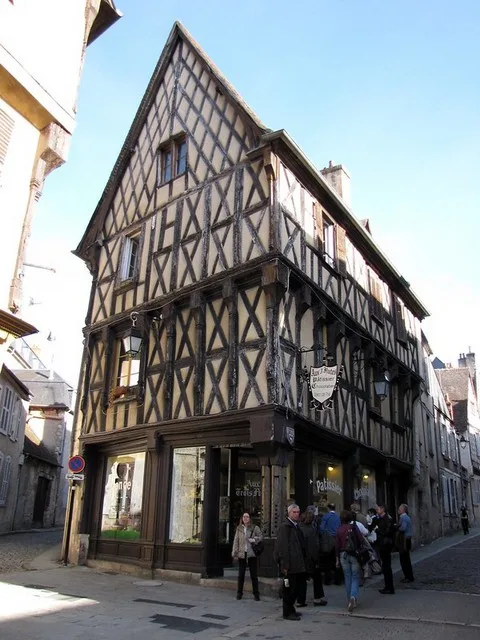 Fararstjóri Bourges