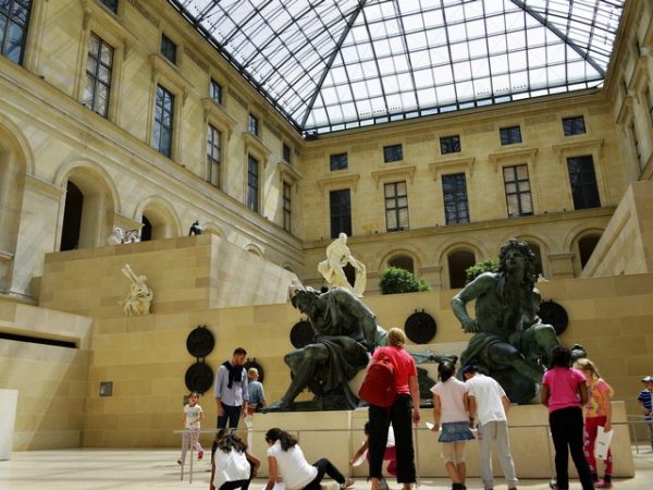Tárlatvezetés a Louvre-ban