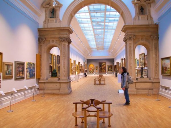 Tárlatvezetés a Louvre-ban