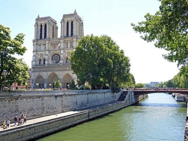 Läs mer om artikeln Cathedral Notre-Dame i Paris