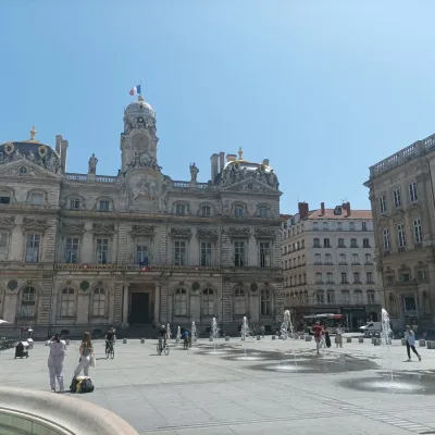 Guided tour of the peninsula of Lyon – 2 hours