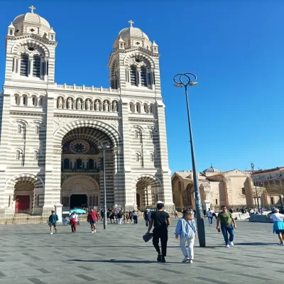Kirándulás Avignonba és Marseille-be – 8 óra