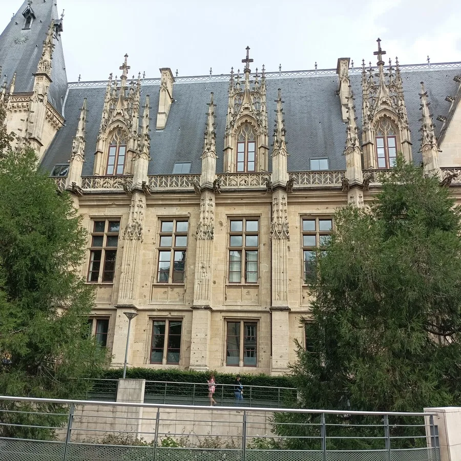 Walking Tour i Rouen, Romain Bouchaud