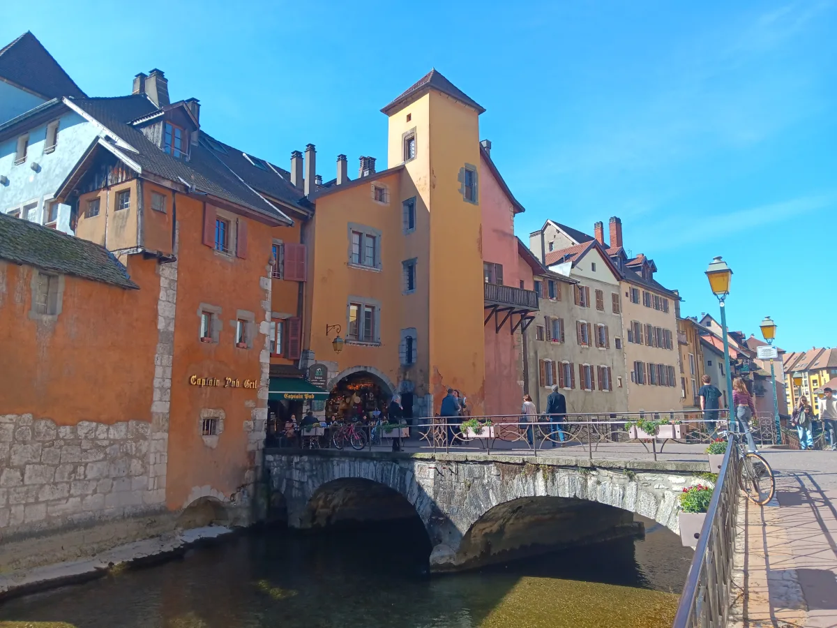 Posjeti Annecy, Romain Bouchaud, Obilazak sa vodičem u Annecyju