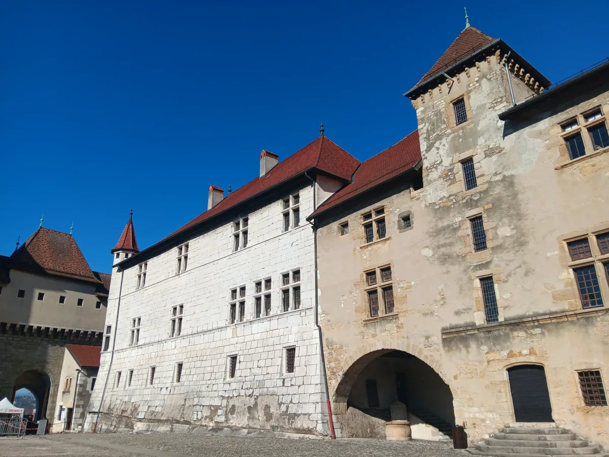 You are currently viewing The Château d’Annecy