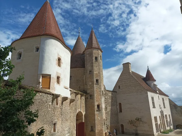 Наведайце Chateauneuf-en-Ouxois, Рамэн Бушо