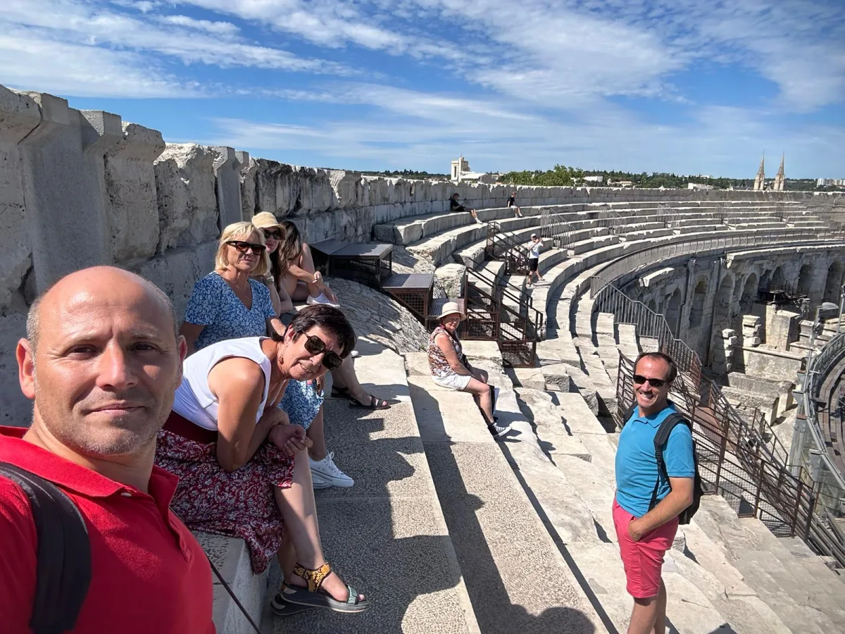 Walking tour in Nîmes, רומן בושאו