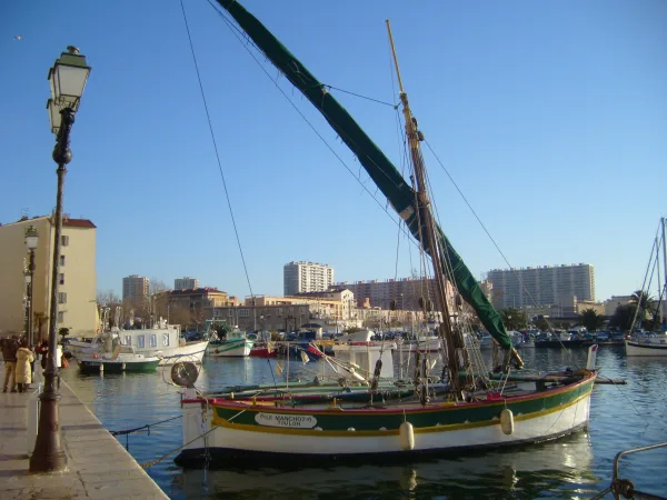 Toulon এ নির্দেশিত সফর