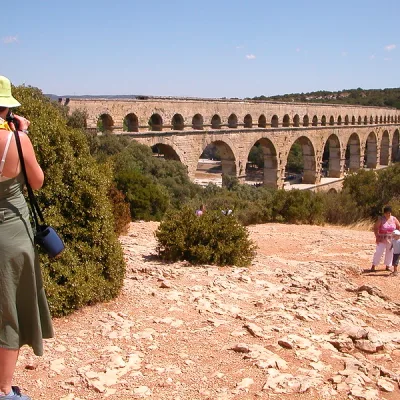 Kirándulás Arles-ba és a Pont du Gardba – 8 óra