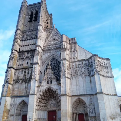 Auxerre এর নির্দেশিত সফর – ২ ঘন্টা