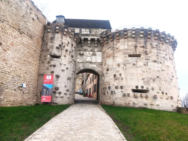 Обиколка с екскурзовод във Vézelay, Ромен Бушо