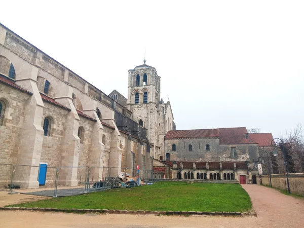 Обиколка с екскурзовод във Vézelay, Ромен Бушо