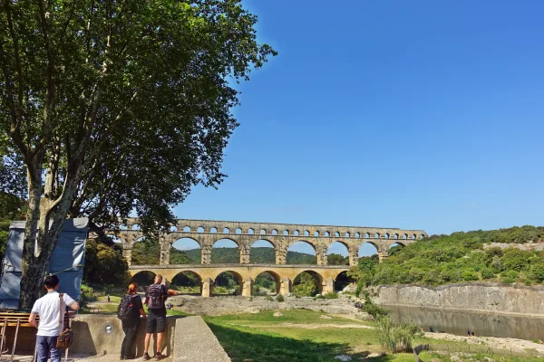 Tour to Pont du Gard, Рамэн Бушо