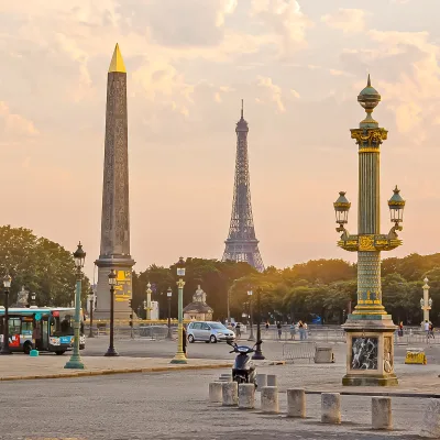 Vandring från Eiffeltornet till Champs Elysées