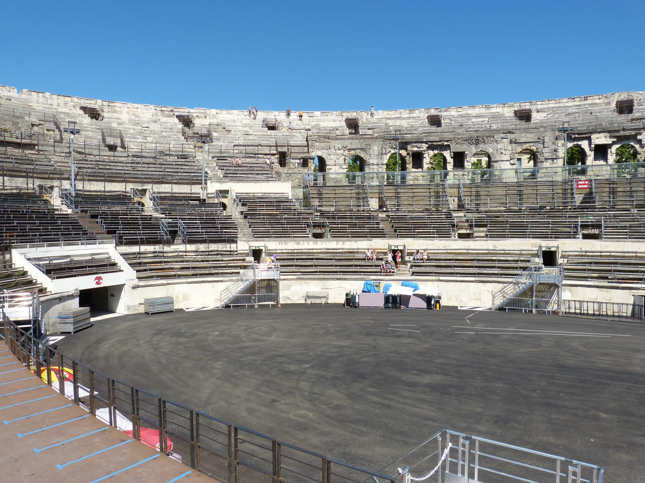 Walking tour in Nîmes