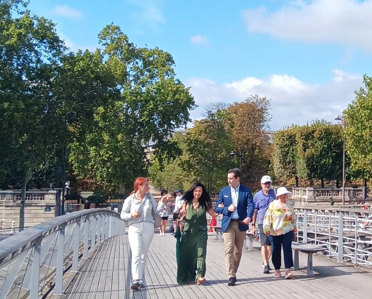 Tour guide in Paris
