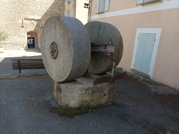 Обиколка на Fontaine-de-Vaucluse и Isle-sur-Sorgue